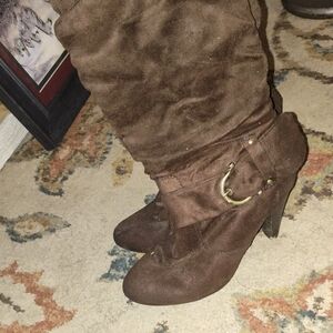 Soho Chocolate Heeled Boots with Brass Accent